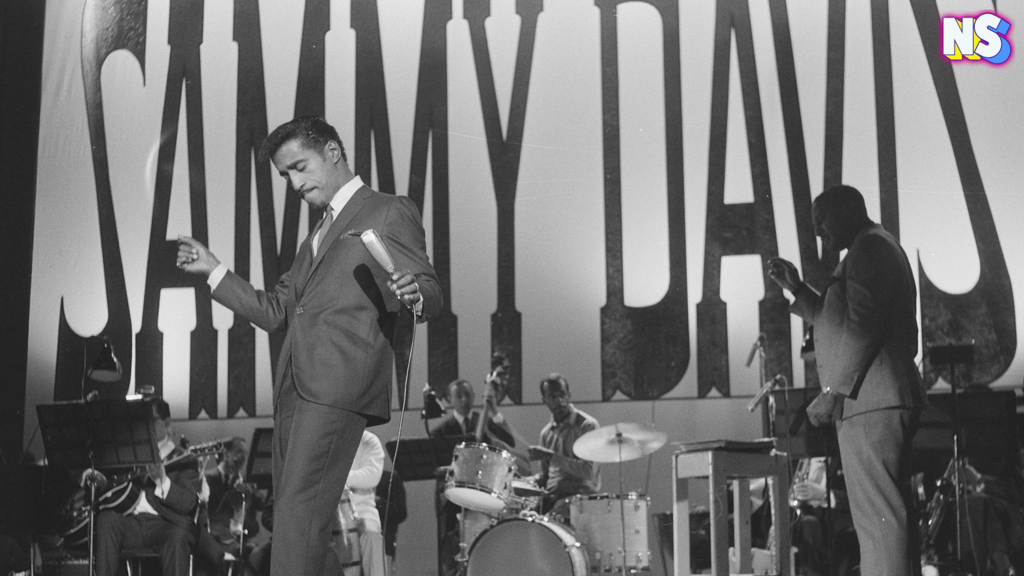 Sammy Davis Jr singing in the Carre, Bestanddeelnr theater 916-2038.jpg | Sammy Davis Jr tijdens optreden in theater Carre, Bestanddeelnr 916-2038